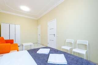 Мини-отель Апартаменты WOW-hotel Киев Трехместный номер с собственной ванной комнатой-2